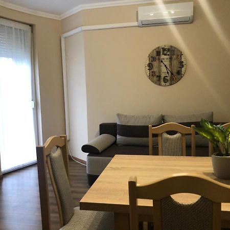 Alina Apartmanok Hajduszoboszlo Luaran gambar