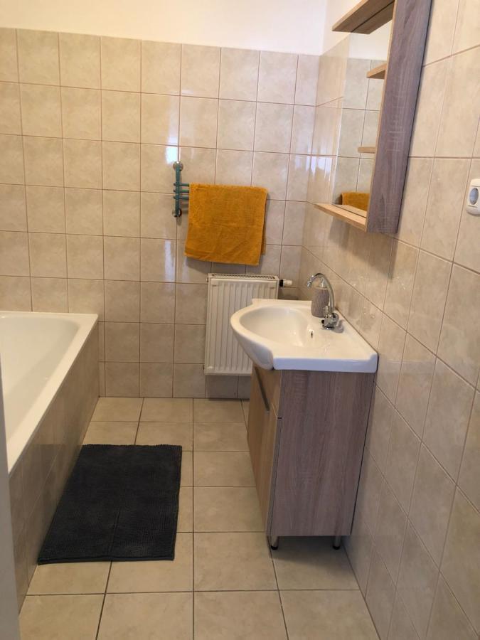 Alina Apartmanok Hajduszoboszlo Luaran gambar