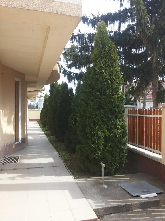 Alina Apartmanok Hajduszoboszlo Luaran gambar
